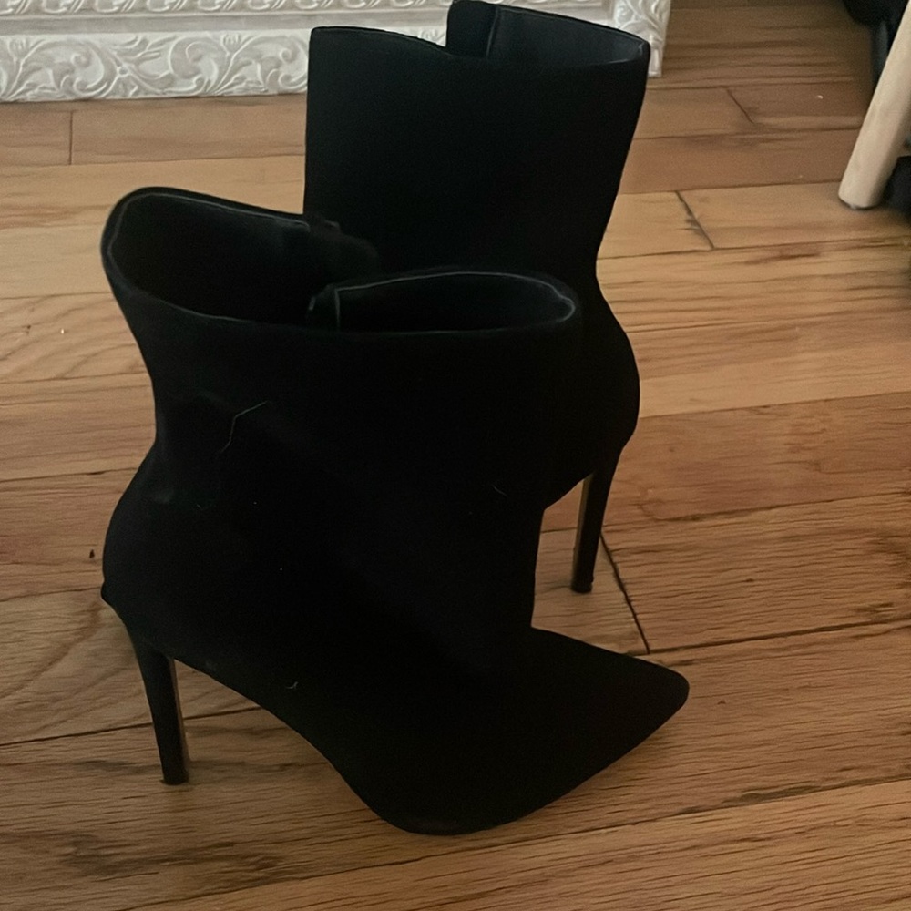 Steve Madden Suede Black Ankle Boots 7.5